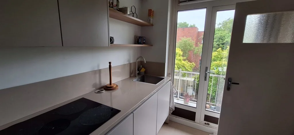 geblurde versie van de foto als achtergrond