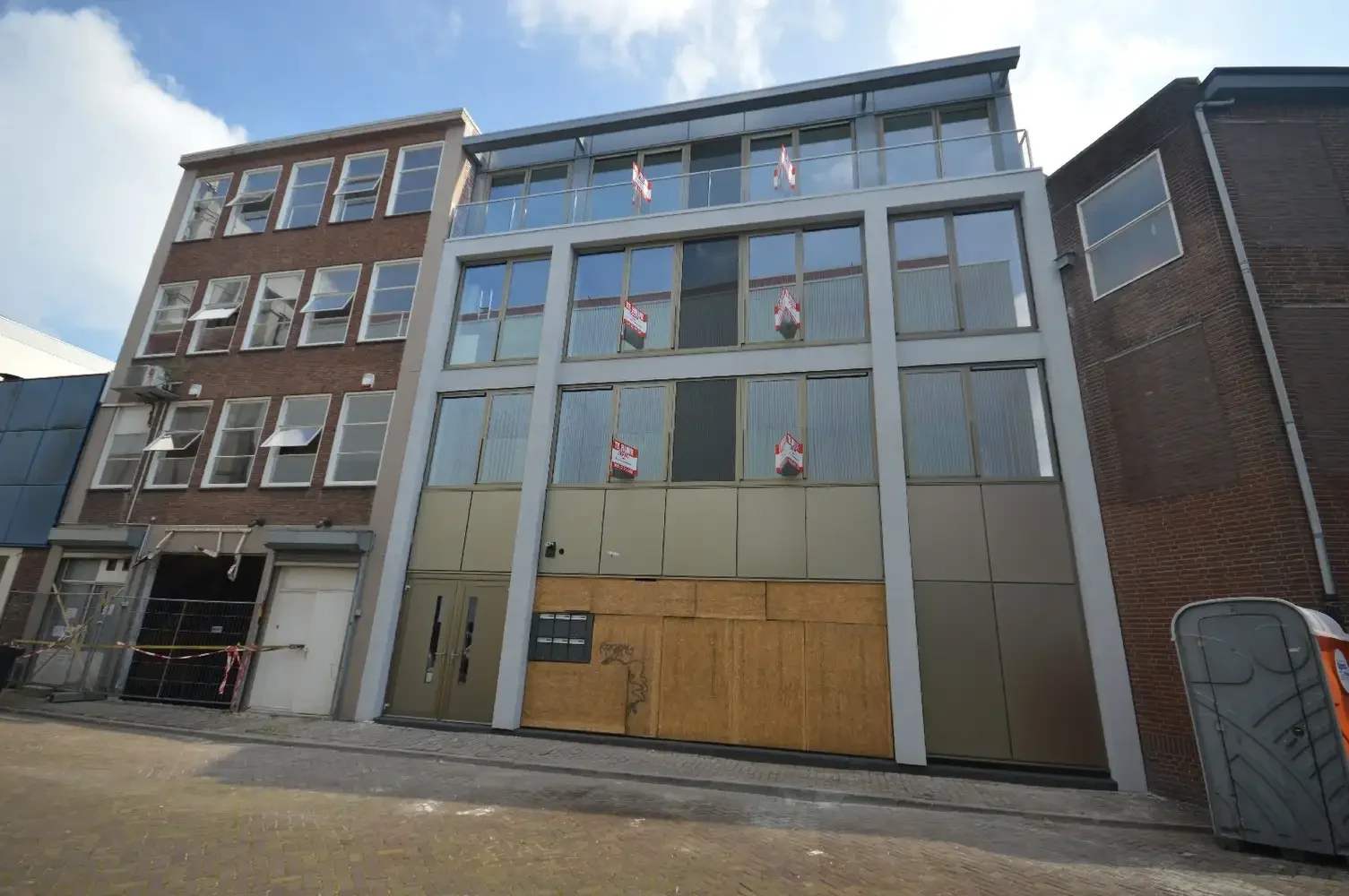 geblurde versie van de foto als achtergrond