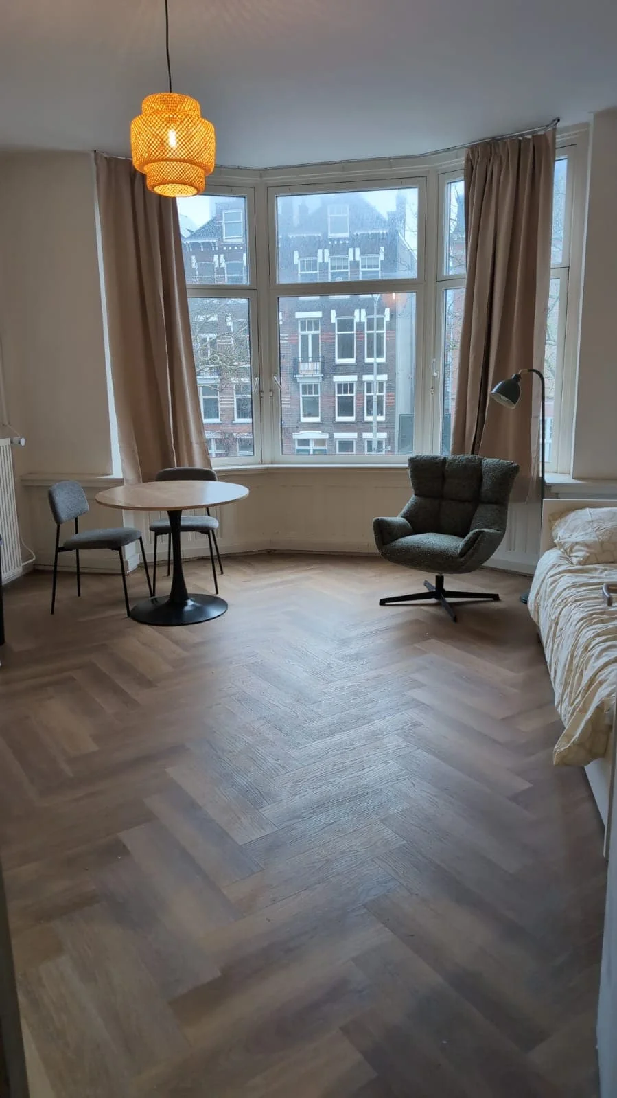 geblurde versie van de foto als achtergrond