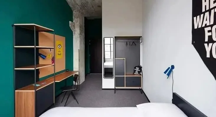geblurde versie van de foto als achtergrond