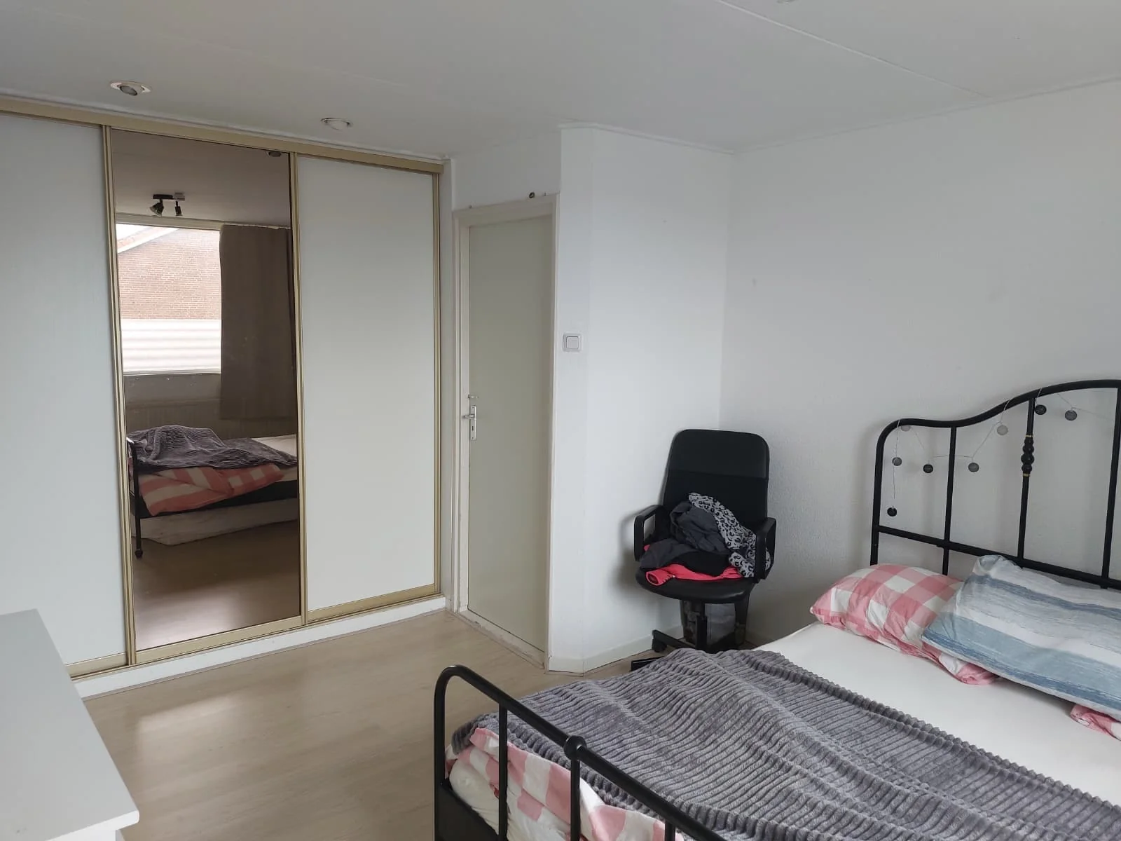 geblurde versie van de foto als achtergrond