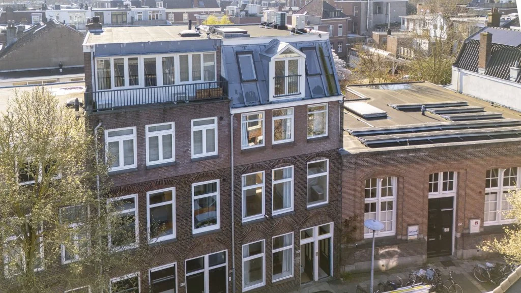 geblurde versie van de foto als achtergrond