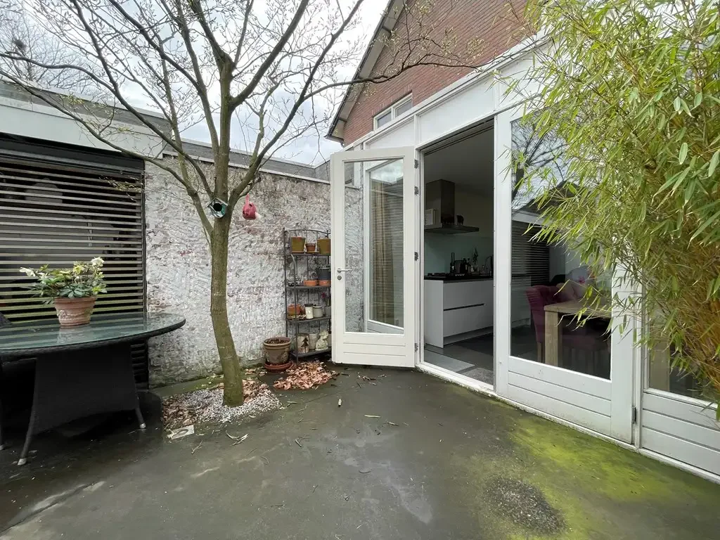 geblurde versie van de foto als achtergrond