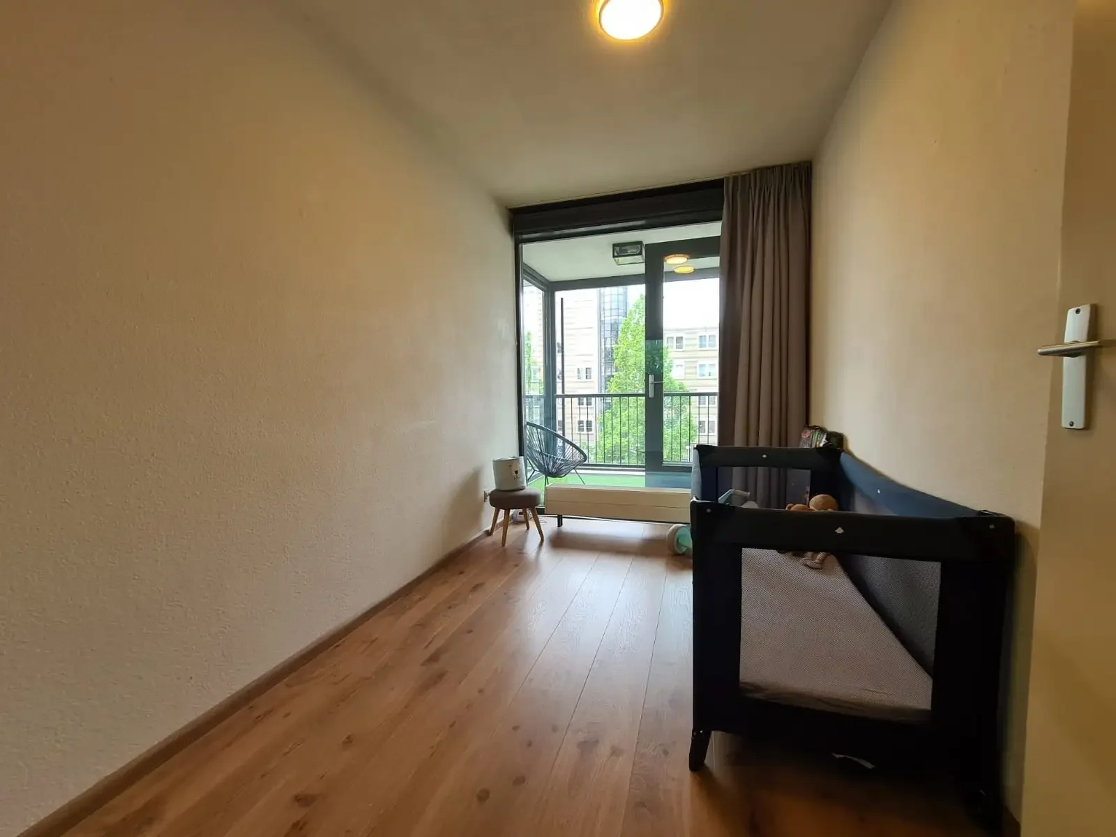 geblurde versie van de foto als achtergrond