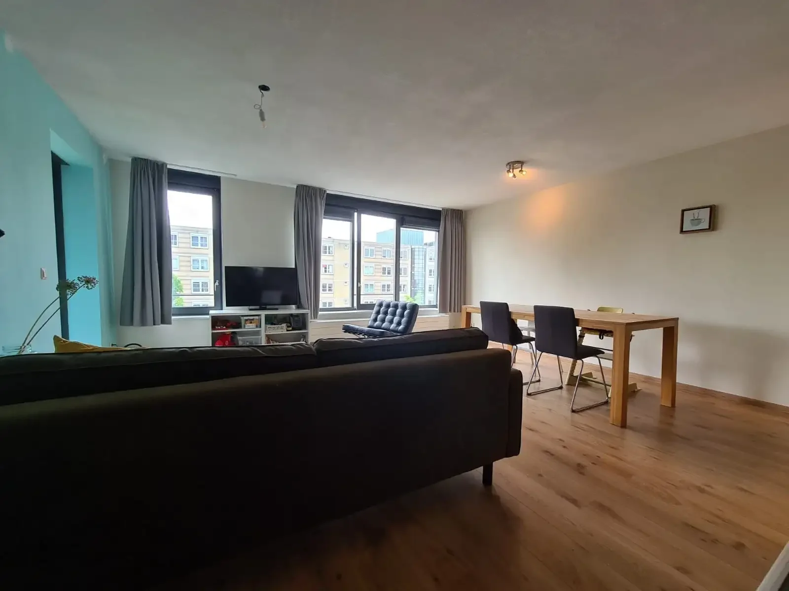 geblurde versie van de foto als achtergrond