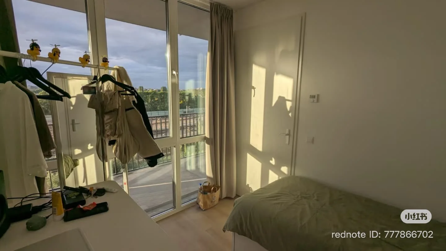 geblurde versie van de foto als achtergrond