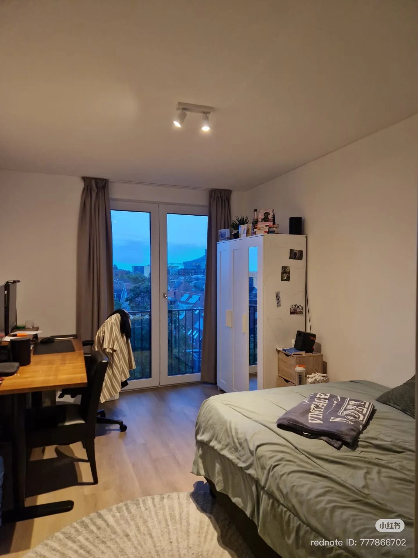 geblurde versie van de foto als achtergrond