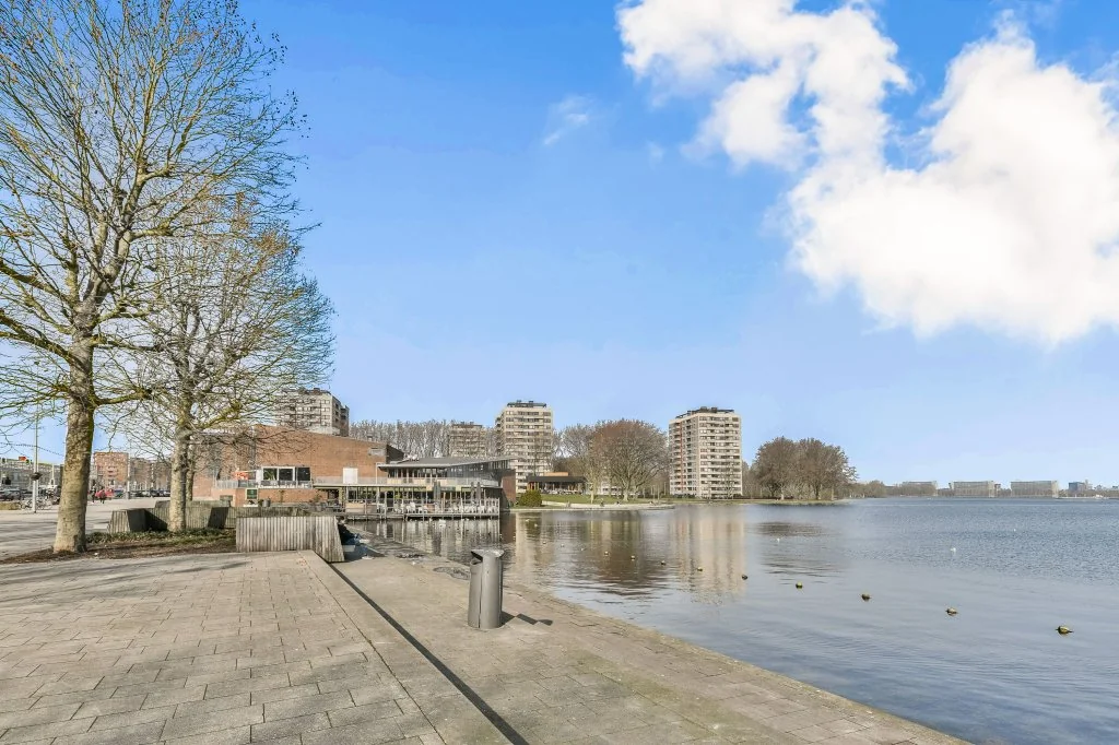 geblurde versie van de foto als achtergrond