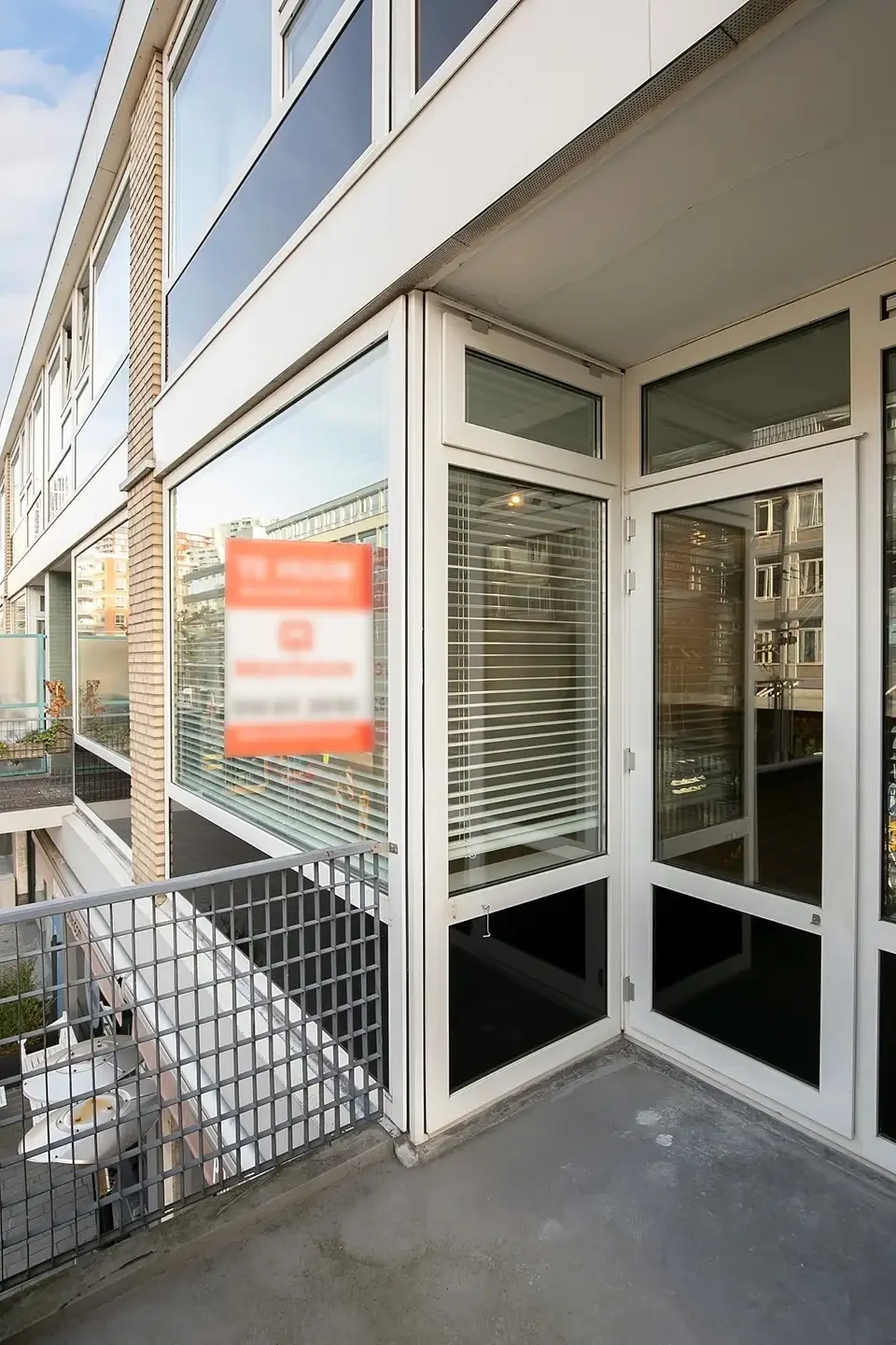 geblurde versie van de foto als achtergrond