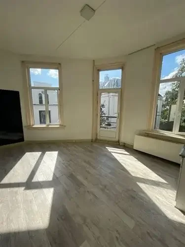 geblurde versie van de foto als achtergrond
