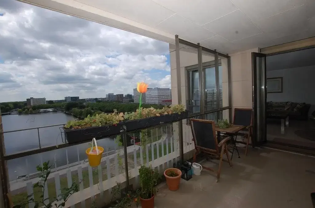 geblurde versie van de foto als achtergrond