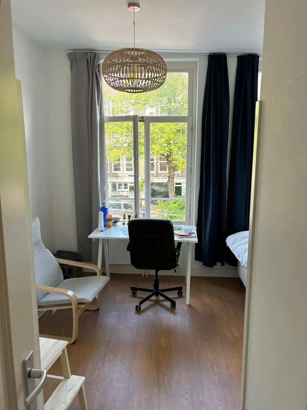 geblurde versie van de foto als achtergrond