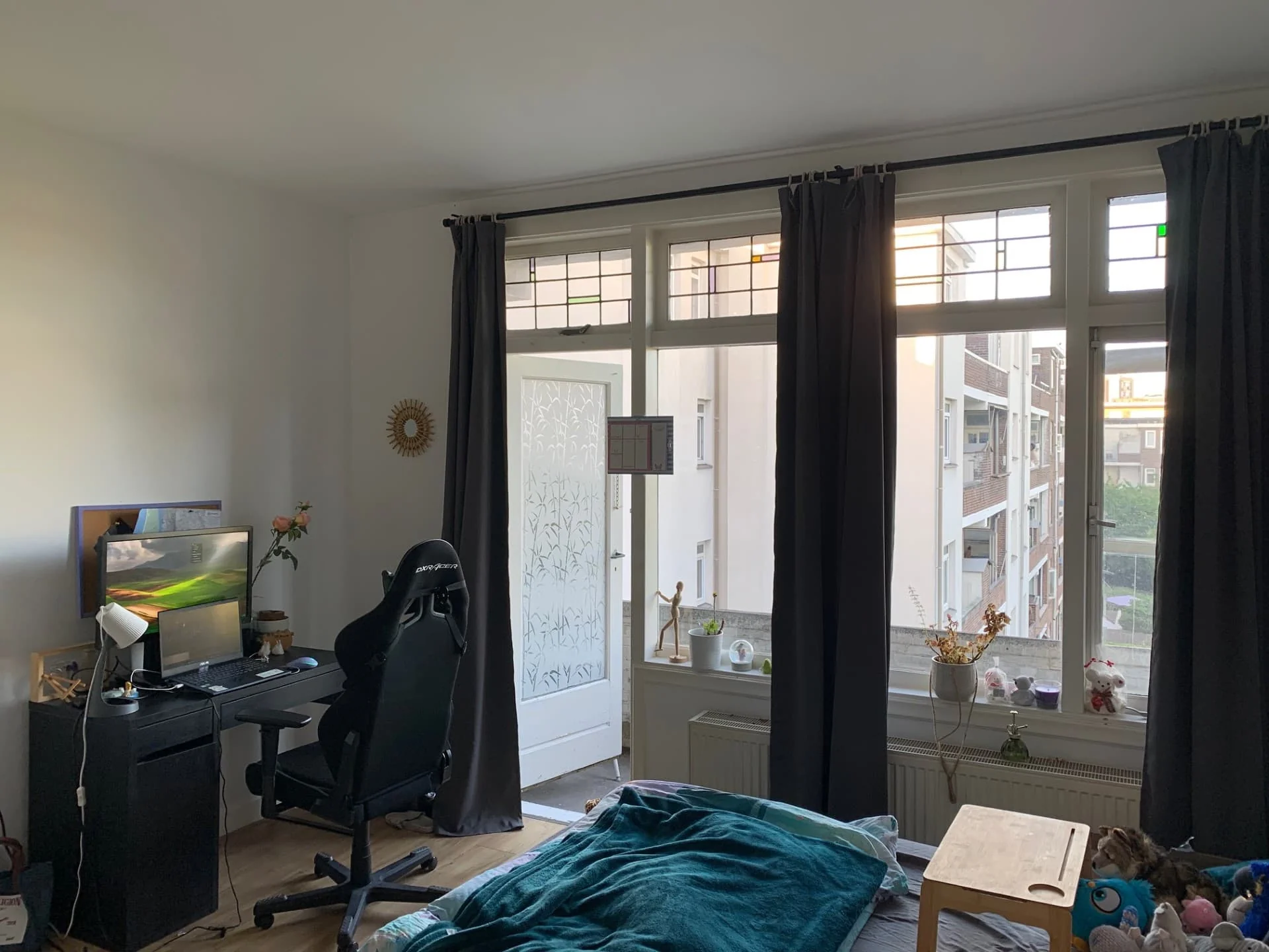 geblurde versie van de foto als achtergrond