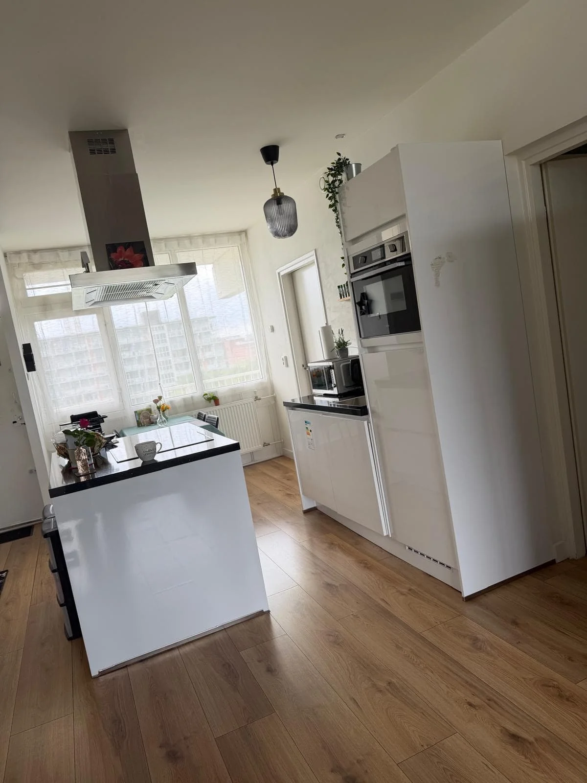 geblurde versie van de foto als achtergrond