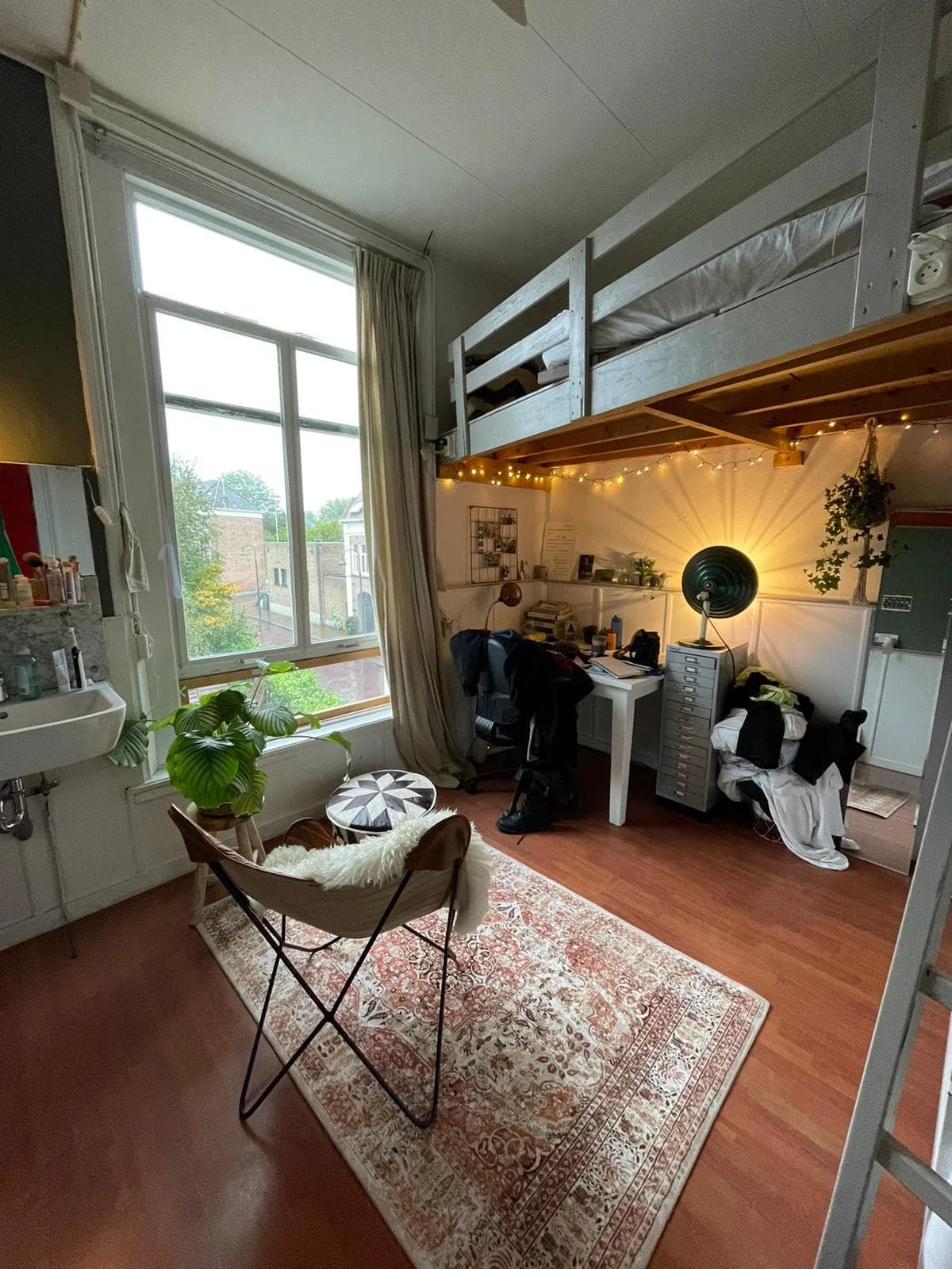 geblurde versie van de foto als achtergrond