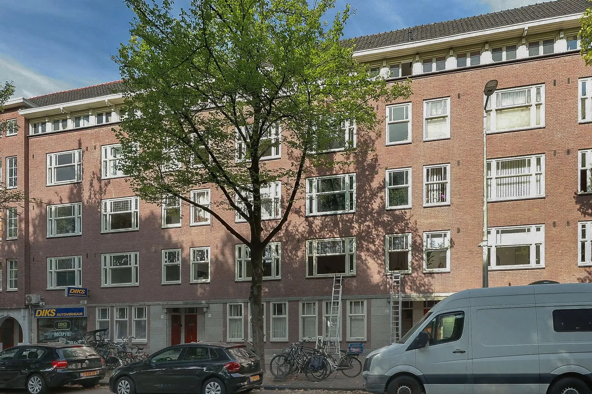 geblurde versie van de foto als achtergrond