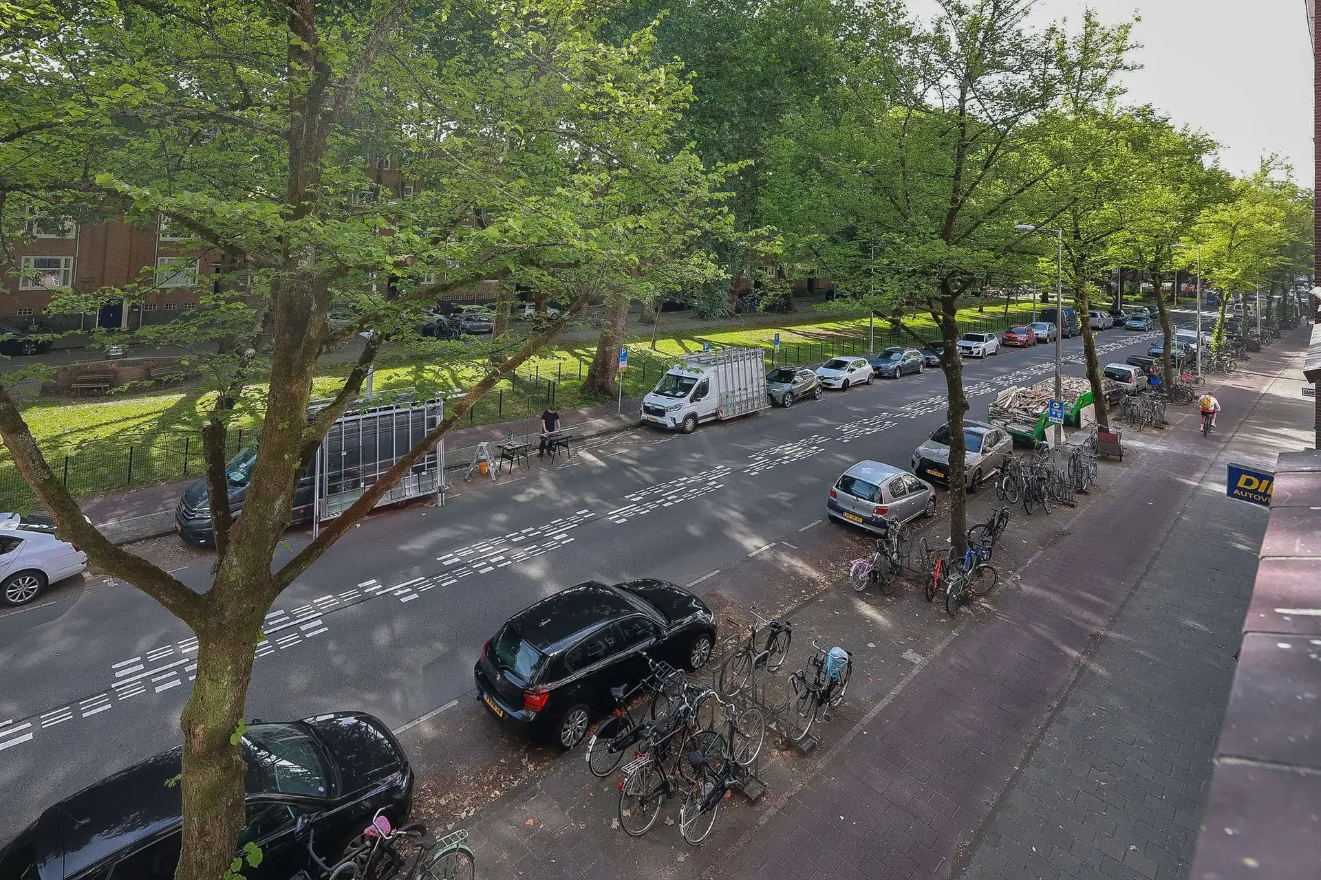 geblurde versie van de foto als achtergrond