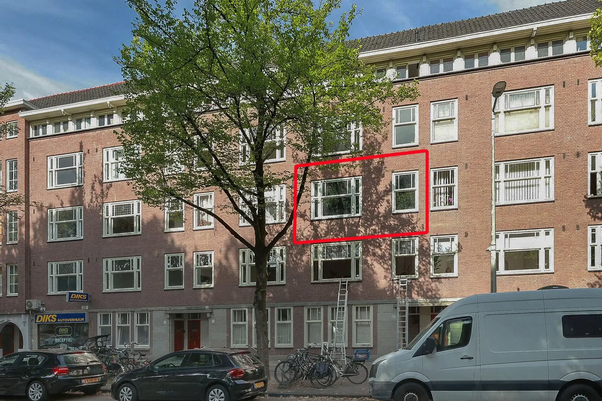 geblurde versie van de foto als achtergrond