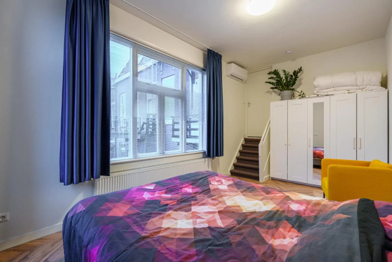 geblurde versie van de foto als achtergrond