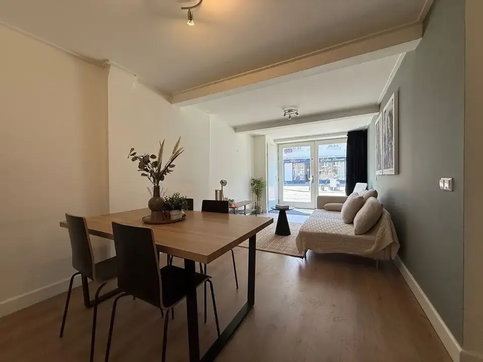 geblurde versie van de foto als achtergrond