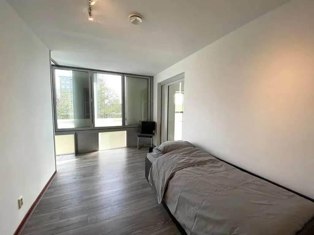 geblurde versie van de foto als achtergrond