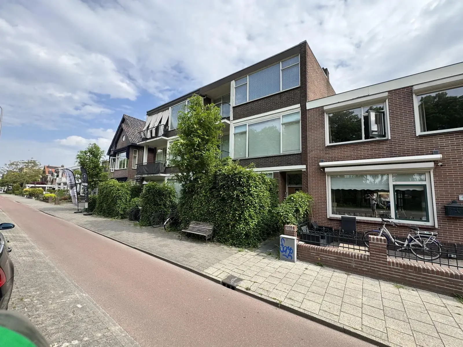 geblurde versie van de foto als achtergrond