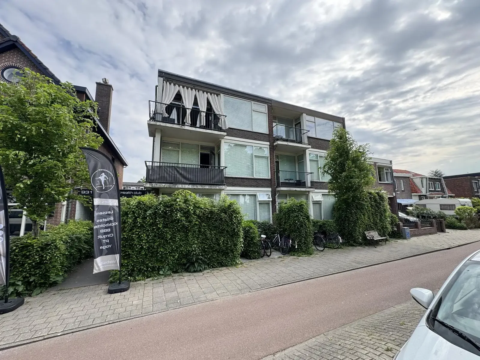 geblurde versie van de foto als achtergrond