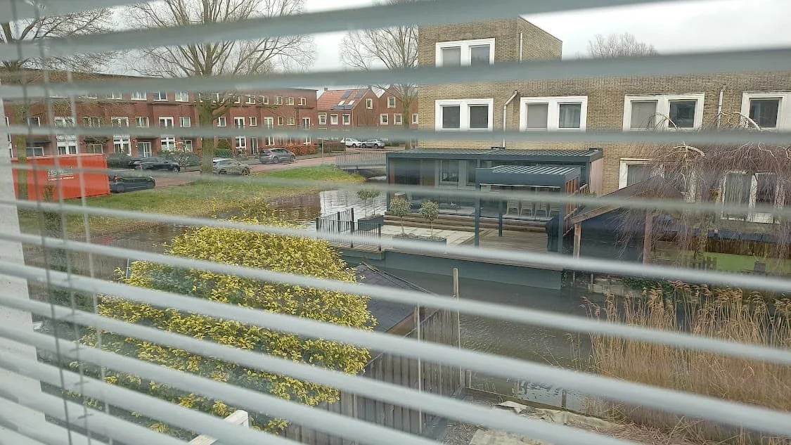 geblurde versie van de foto als achtergrond