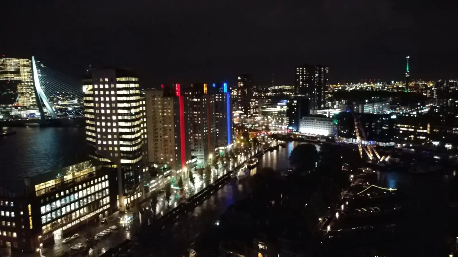 geblurde versie van de foto als achtergrond