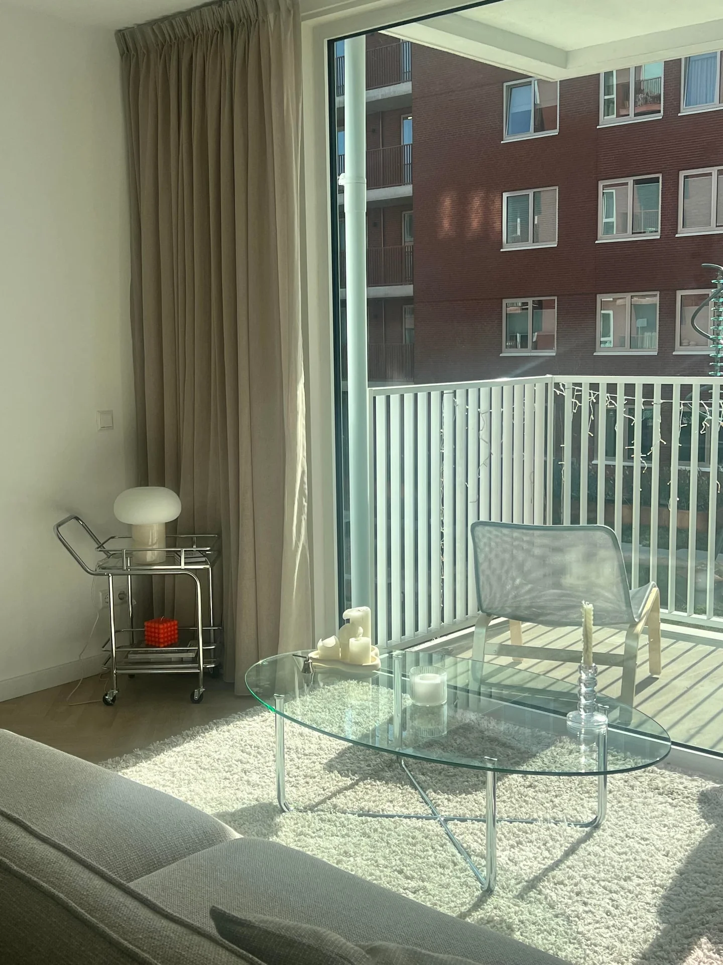 geblurde versie van de foto als achtergrond