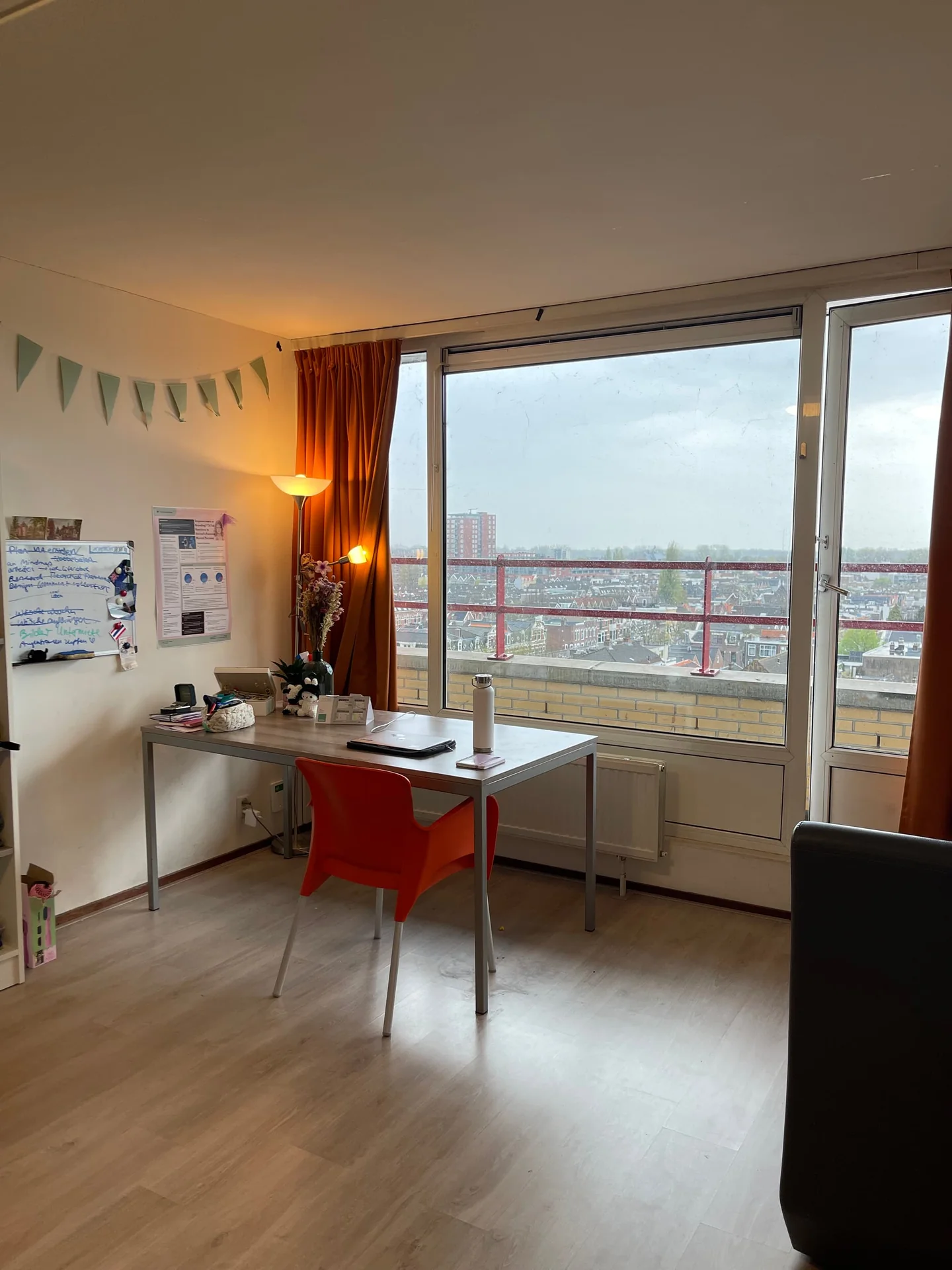geblurde versie van de foto als achtergrond