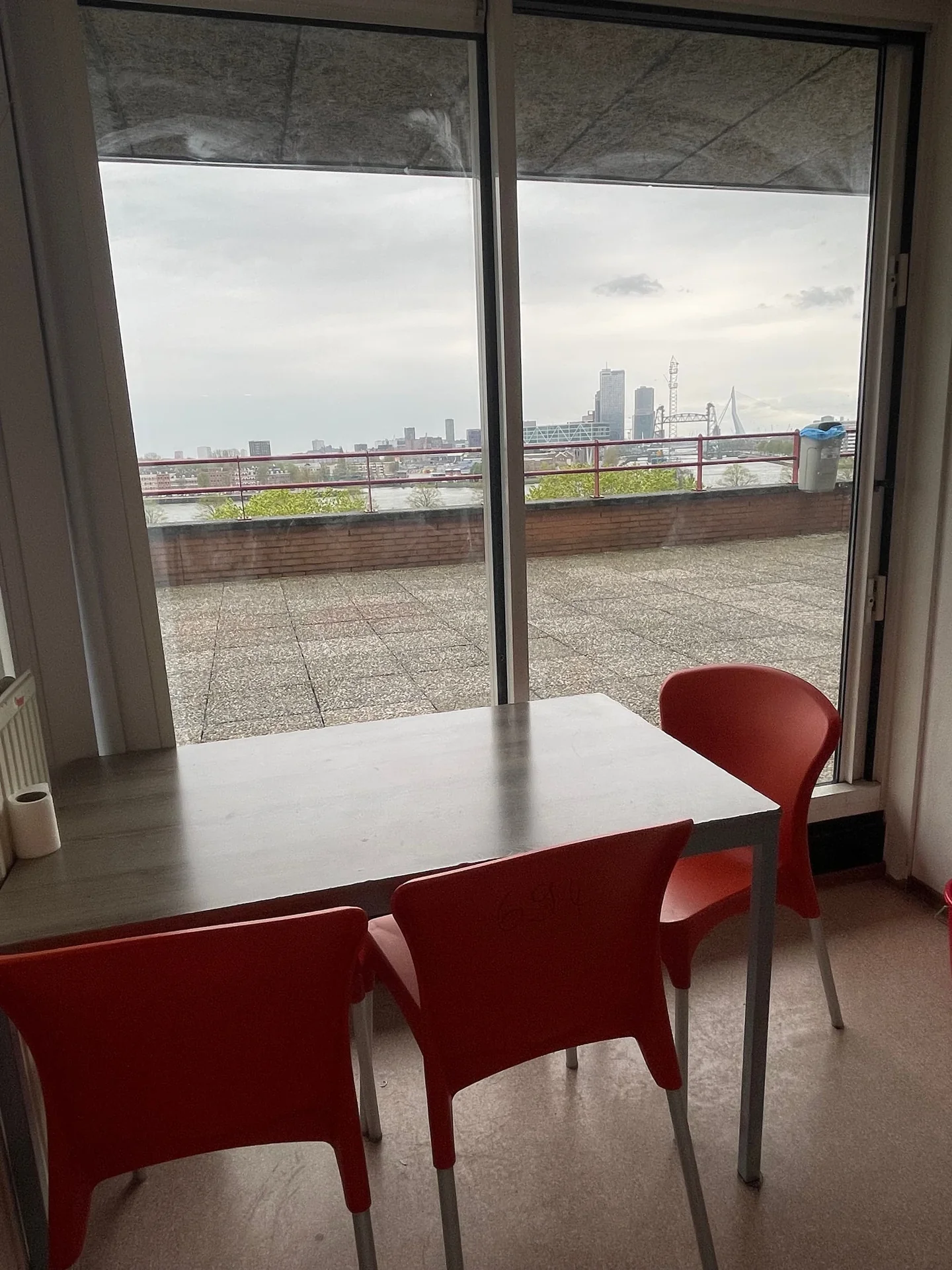 geblurde versie van de foto als achtergrond