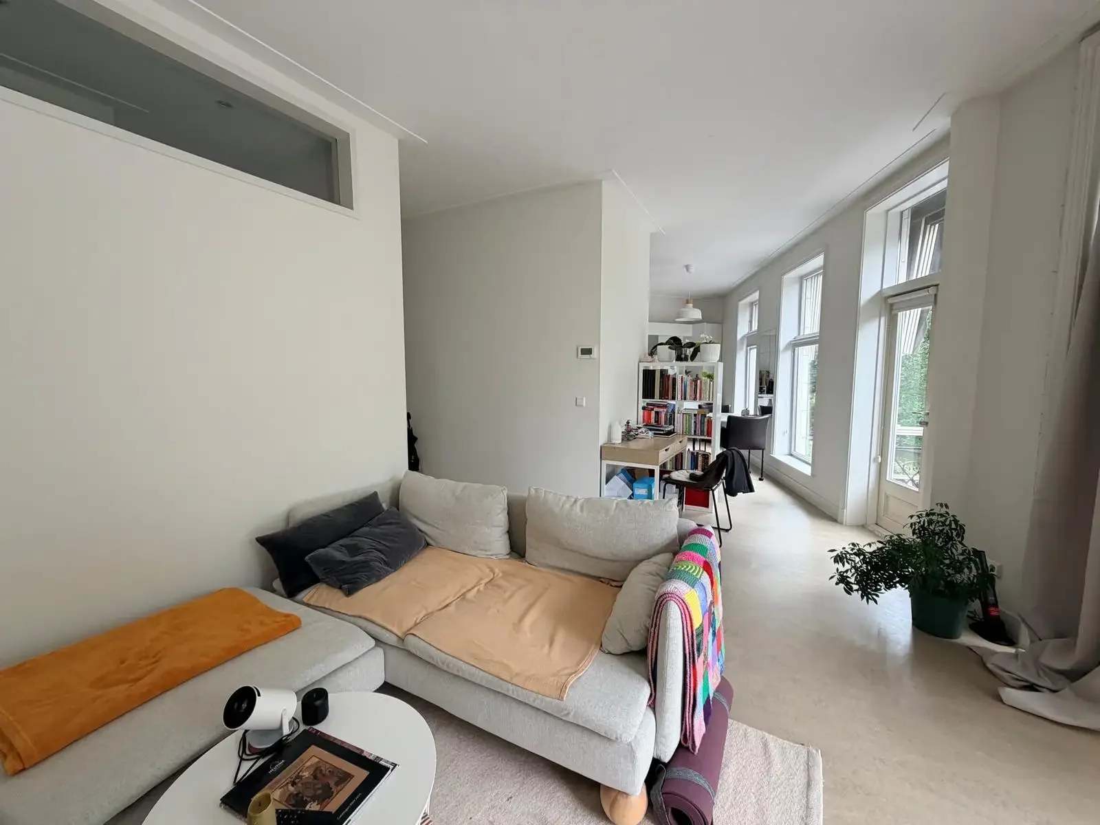 geblurde versie van de foto als achtergrond