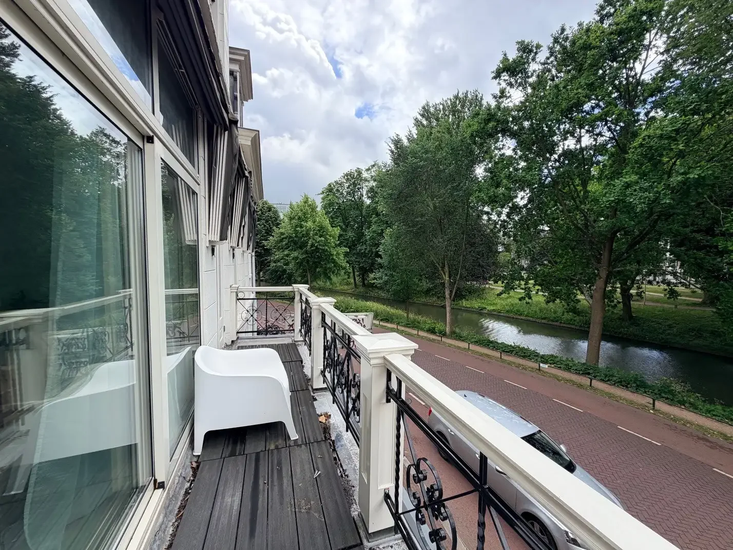 geblurde versie van de foto als achtergrond