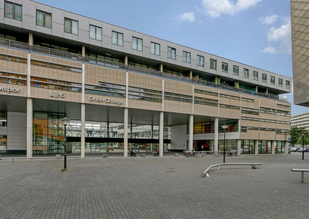 geblurde versie van de foto als achtergrond