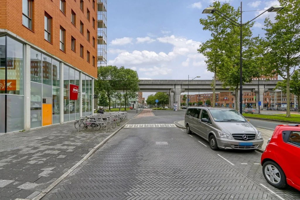 geblurde versie van de foto als achtergrond
