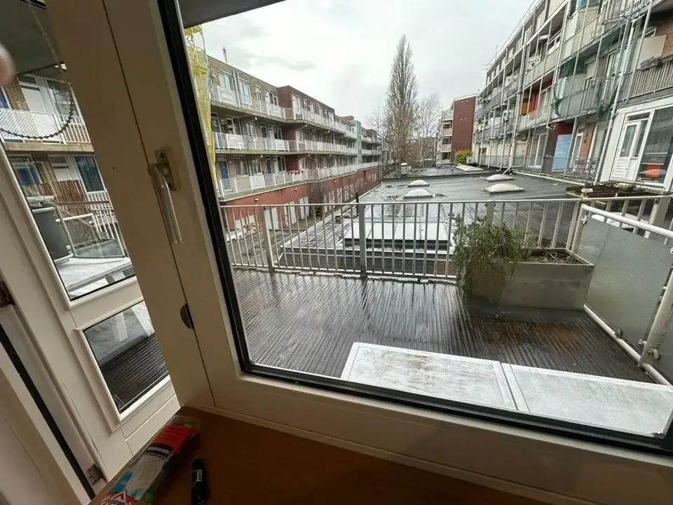 geblurde versie van de foto als achtergrond