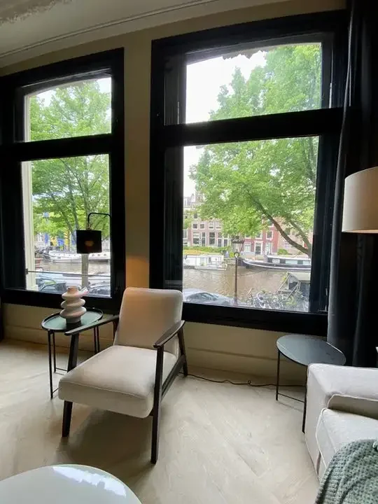 geblurde versie van de foto als achtergrond