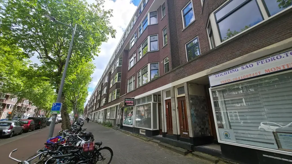 geblurde versie van de foto als achtergrond