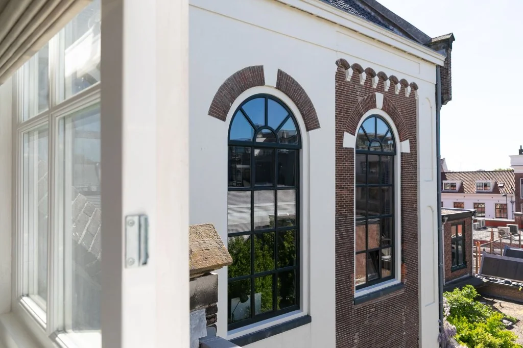 geblurde versie van de foto als achtergrond