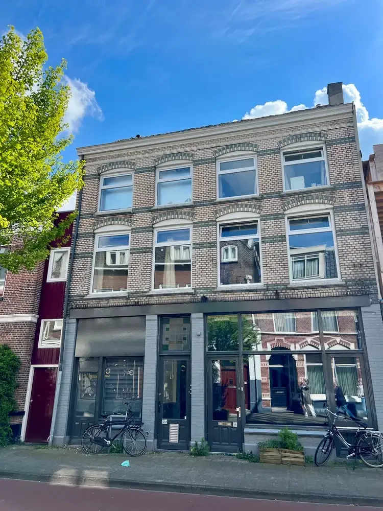 geblurde versie van de foto als achtergrond