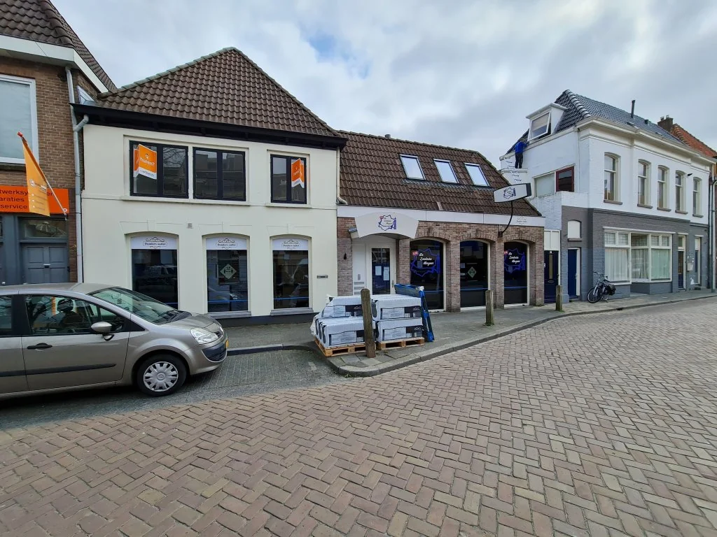 geblurde versie van de foto als achtergrond