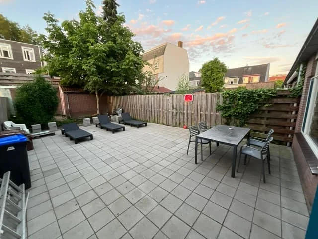 geblurde versie van de foto als achtergrond