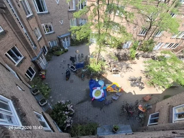 geblurde versie van de foto als achtergrond