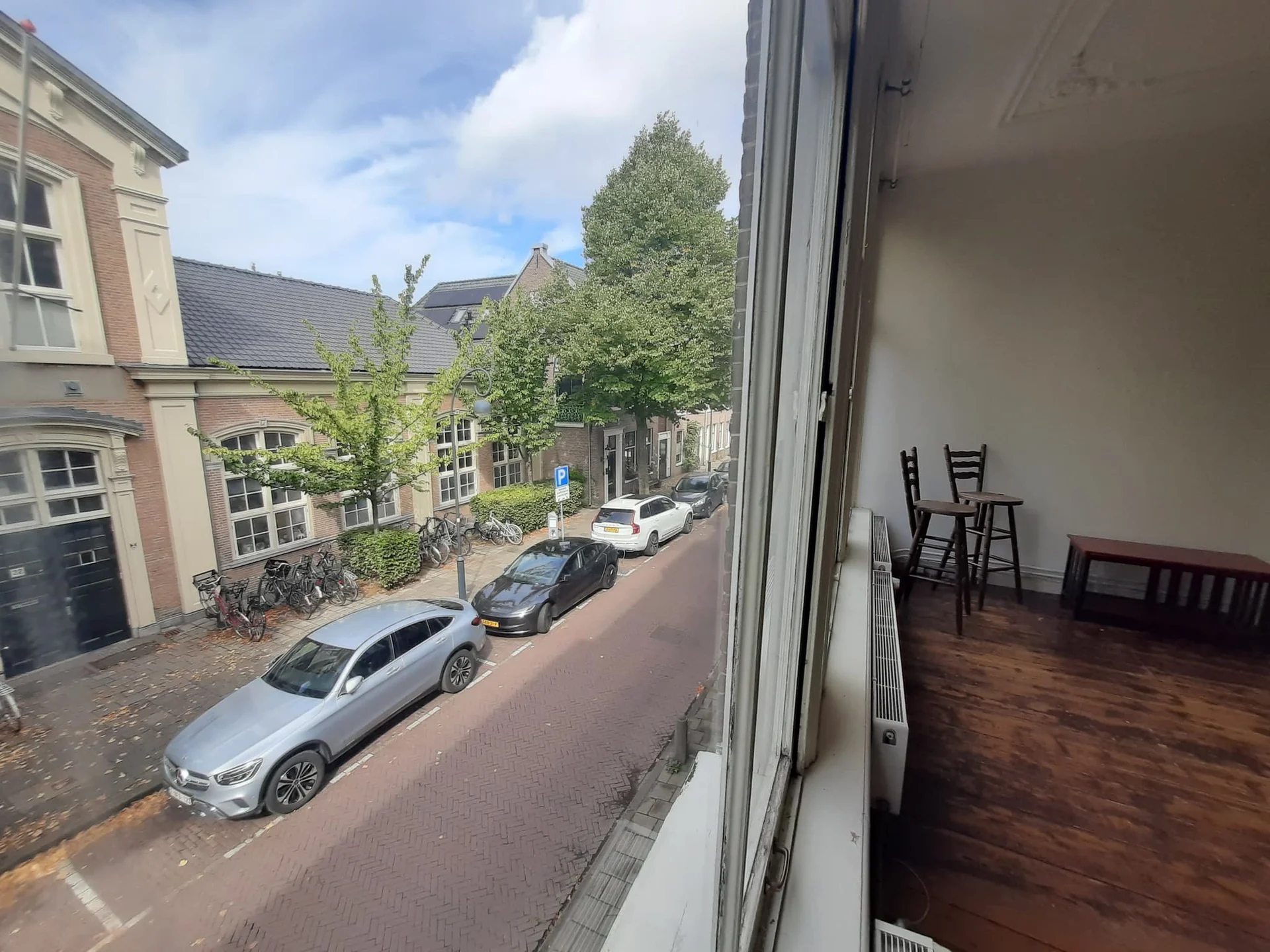 geblurde versie van de foto als achtergrond