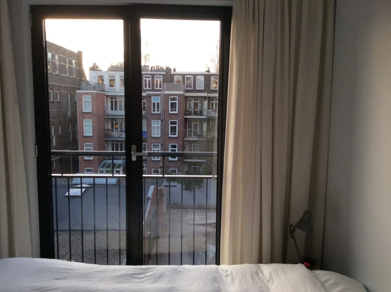 Foto van de Kamer gelegen aan de Overamstelstraat in Amsterdam