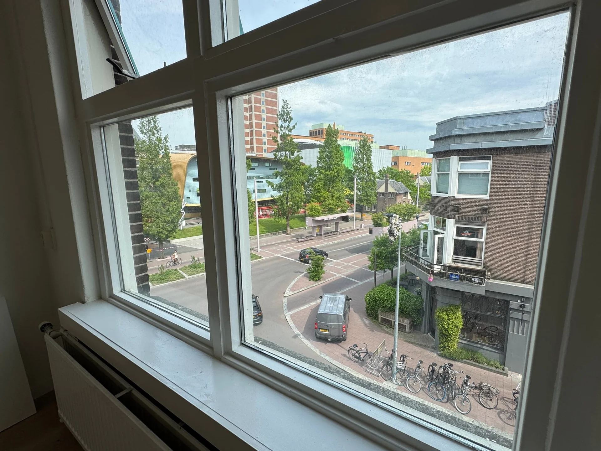 geblurde versie van de foto als achtergrond