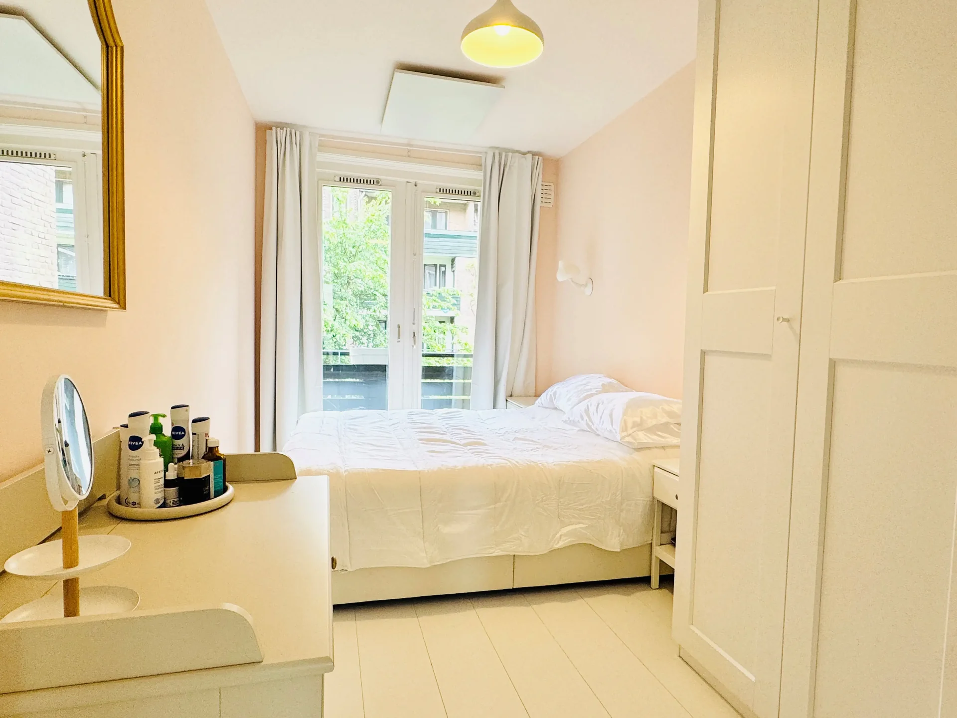 Foto van de Appartement gelegen aan de Tweede Van der Helststraat in Amsterdam