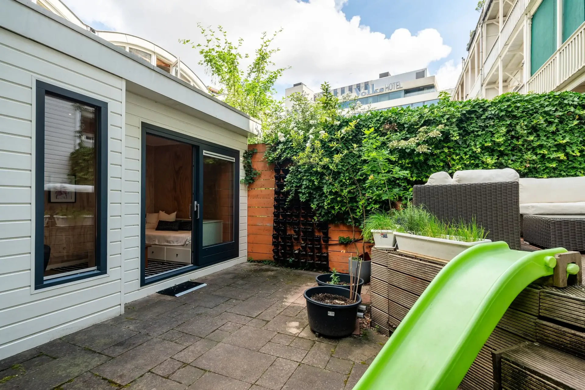 geblurde versie van de foto als achtergrond