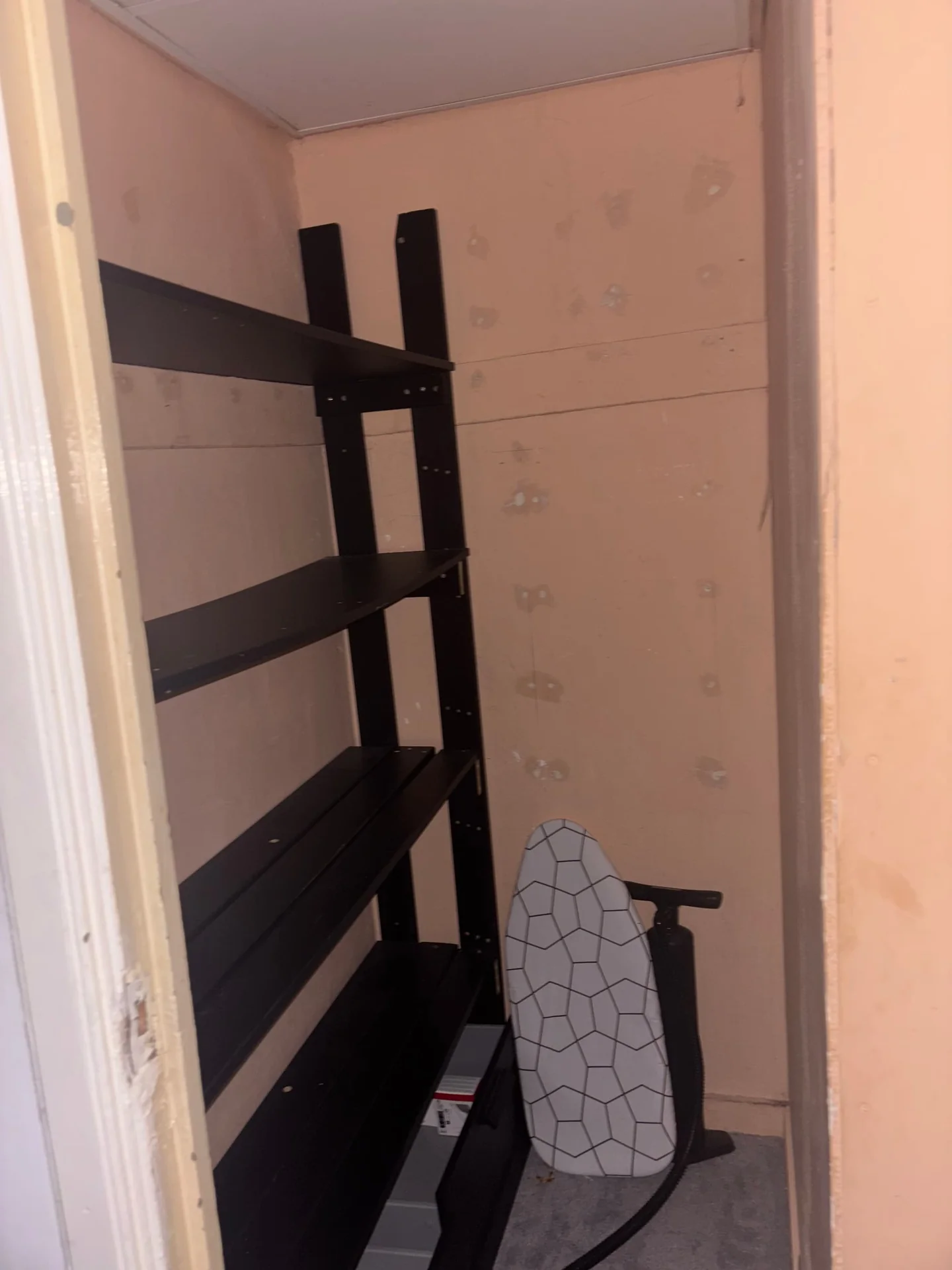 Foto van de Kamer gelegen aan de Nickeriestraat in Amsterdam